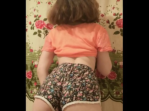 ❤️ Sexy junges Babe zieht ihre Shorts vor der Kamera aus ️ Quality porn bei uns de.hentaidude.ru ❌❤